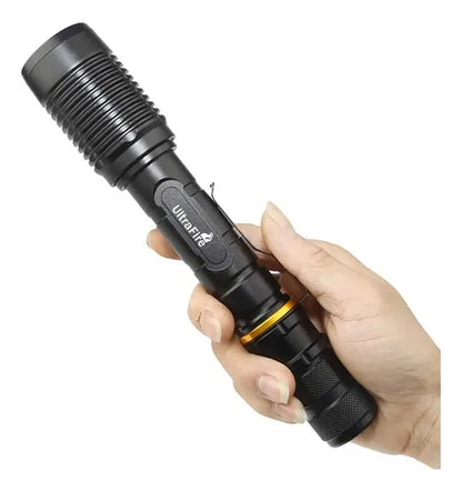 Linterna táctica LED XML T6 de aleación de aluminio con zoom ajustable y cinco modos de iluminación.